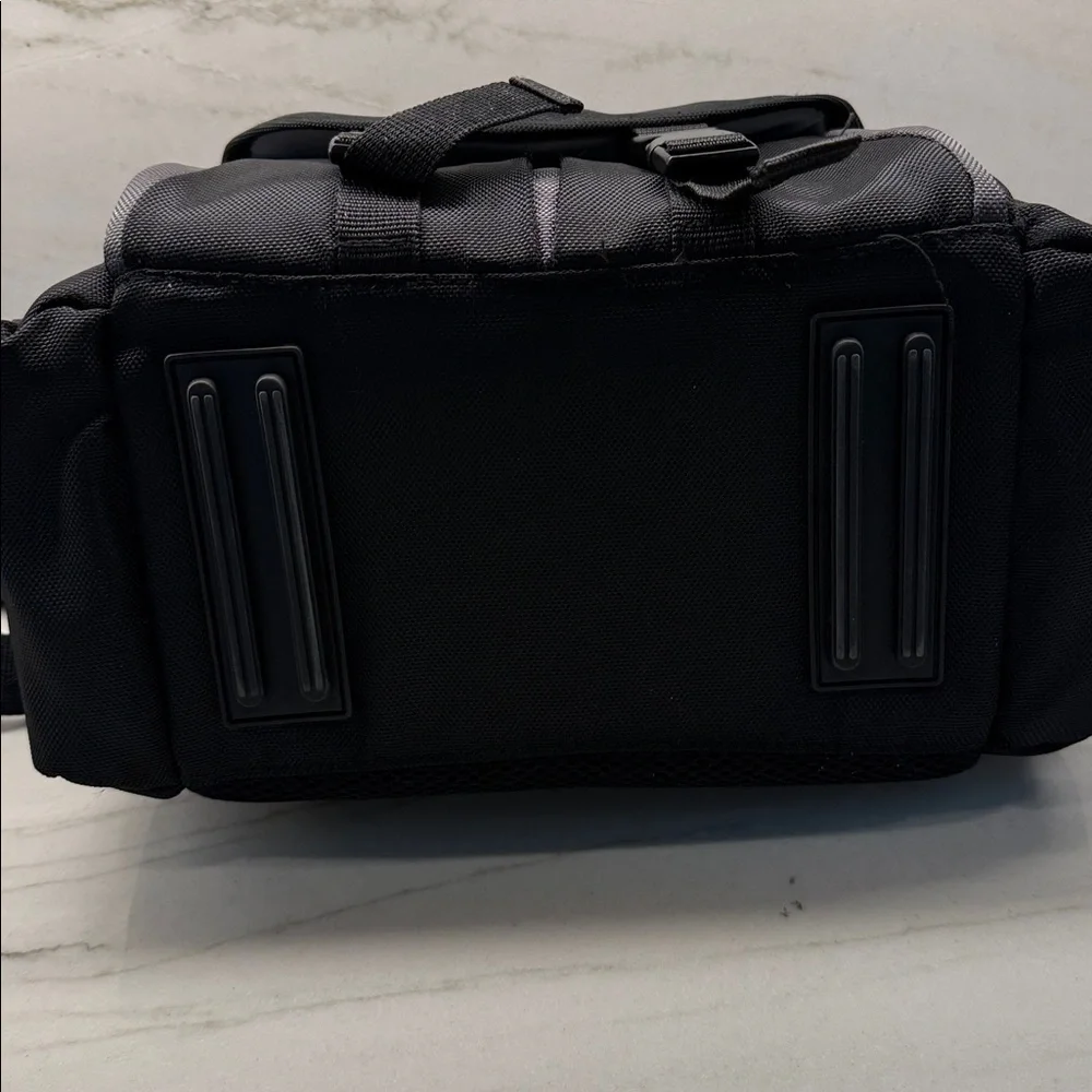 Nikon SC-B2 Digital SLR Camera Bag Case With Strap